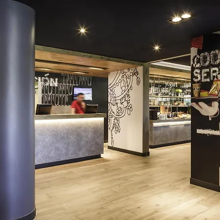 Ibis Budget Aeropuerto Avenida De Velazquez Hotel 2*