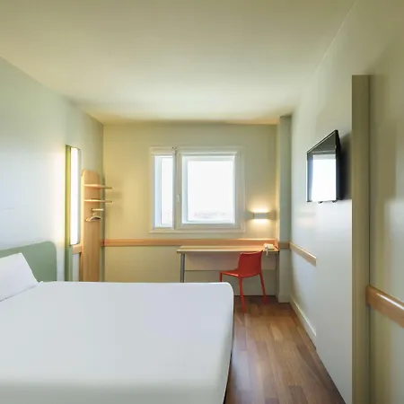 Ibis Budget Aeropuerto Avenida De Velazquez Hotel 2*